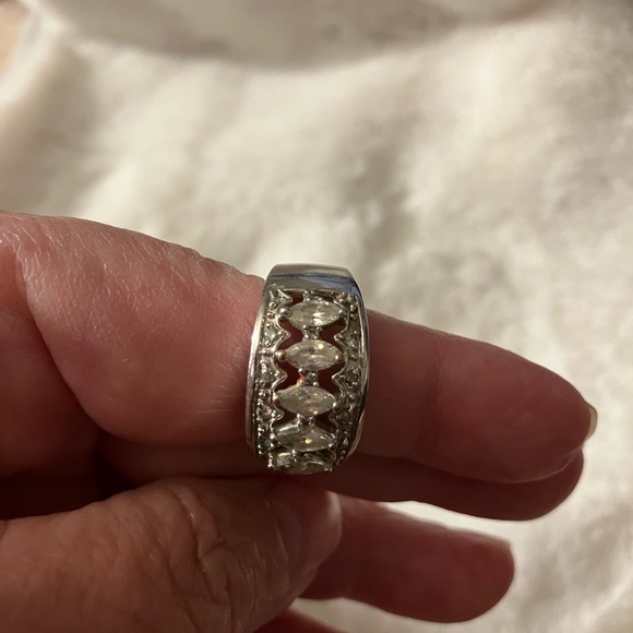 Vintage Ring - Picture 3 of 9